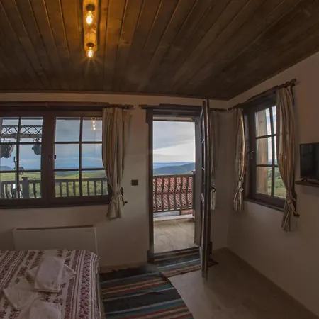 Chateau Erkech Guest house Kozichino